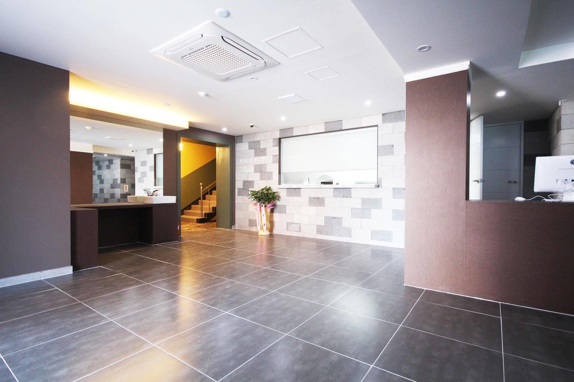 Gimhae Haru Hotel מראה חיצוני תמונה