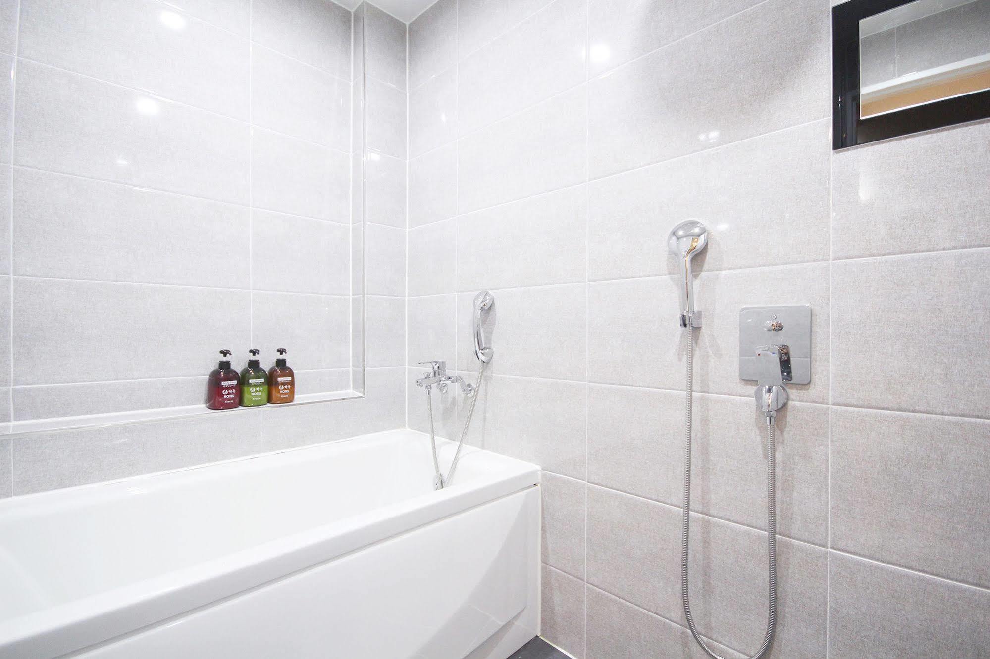 Gimhae Haru Hotel מראה חיצוני תמונה