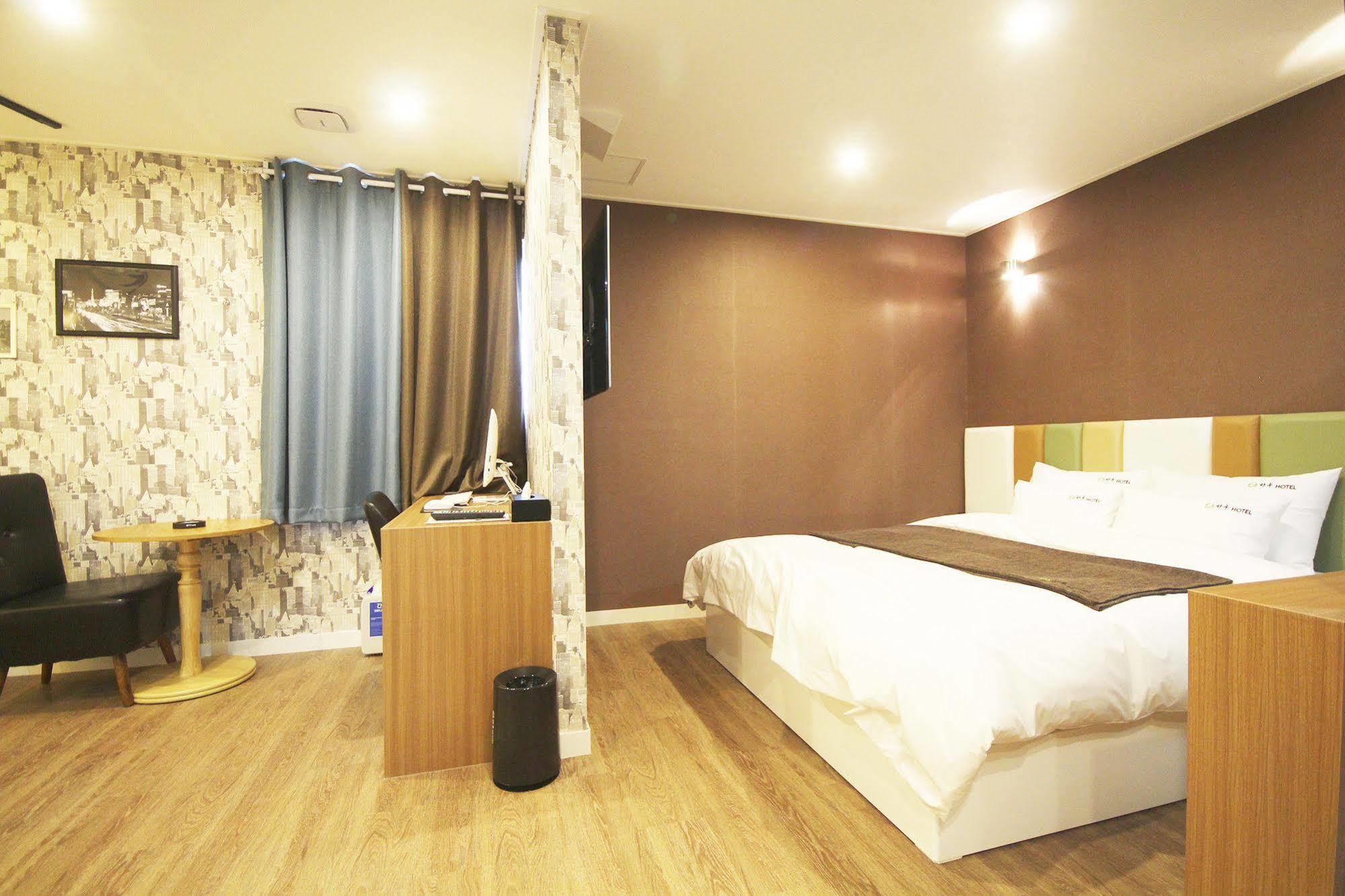 Gimhae Haru Hotel מראה חיצוני תמונה