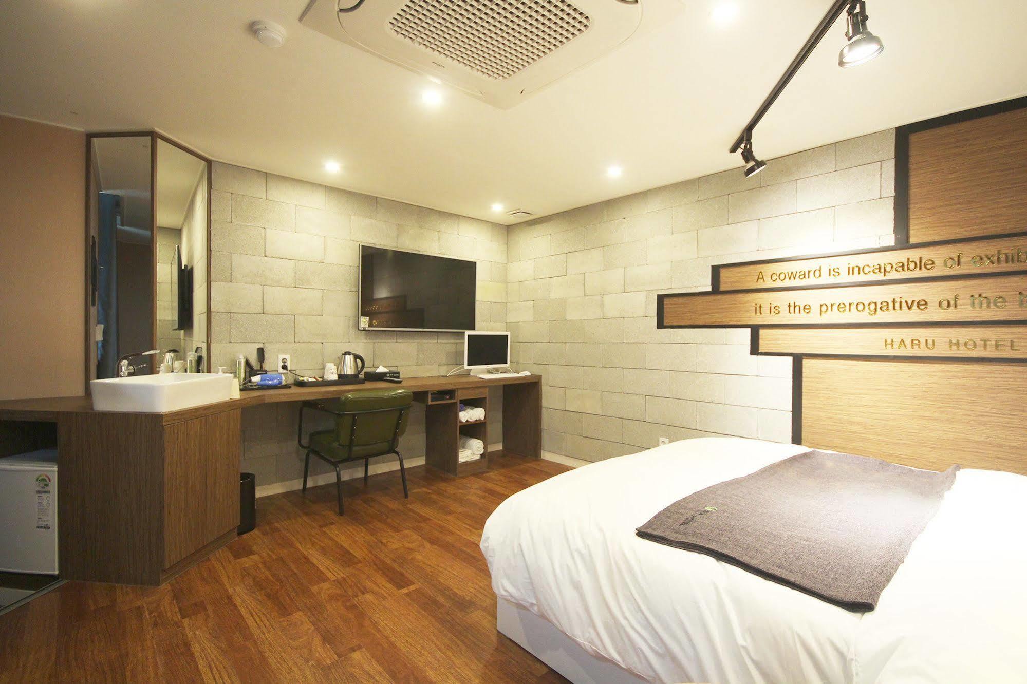 Gimhae Haru Hotel מראה חיצוני תמונה