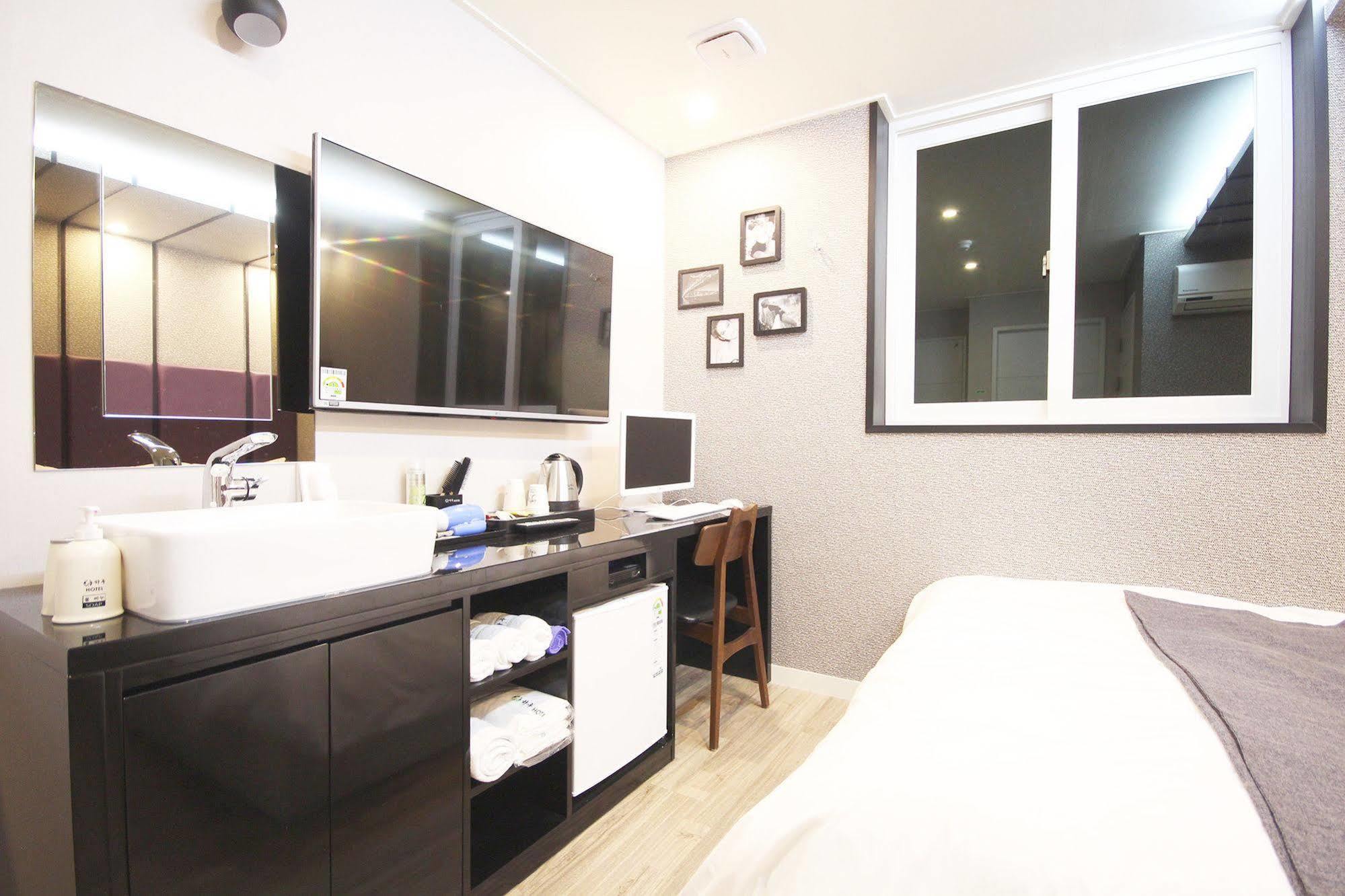Gimhae Haru Hotel מראה חיצוני תמונה